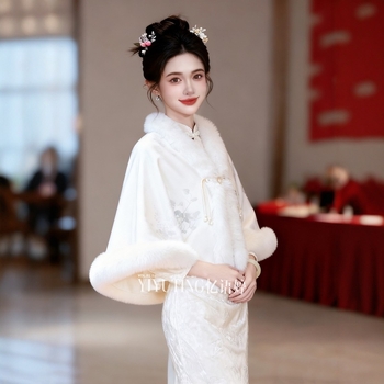 Vjenčani kaput u kineskom stilu za zimu s krznom šalom; materijal: poliester; jednofarban uzorak; ravno pletenje; zima 2025