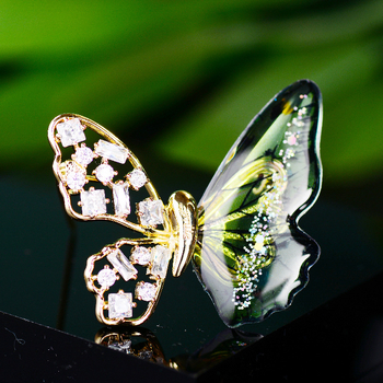 Broš s leptirovim motivom i cirkonima, u leguri s umjetnim dragim kamenima, mogućnost prilagodbe