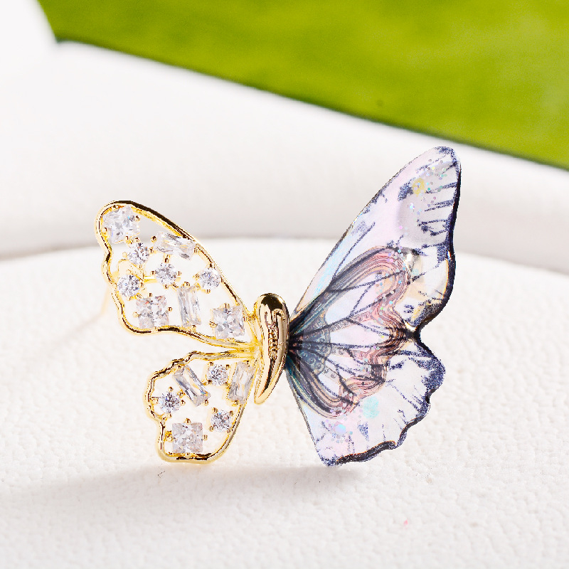 Broš s leptirovim motivom i cirkonima, u leguri s umjetnim dragim kamenima, mogućnost prilagodbe