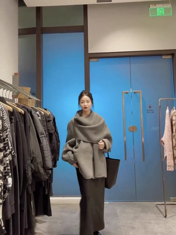 Ženski vuneni kaput – Debeli materijal, Slobodan kroj, Srednja duljina 50–65 cm, Šalni ovratnik