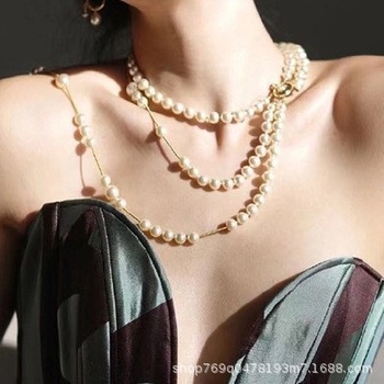 Dugačko geometrijsko ogrlica od legure, bakrenim privjeskom, križnim lancem, elektroplatiranje; proljeće 2025; svjež i sladak stil