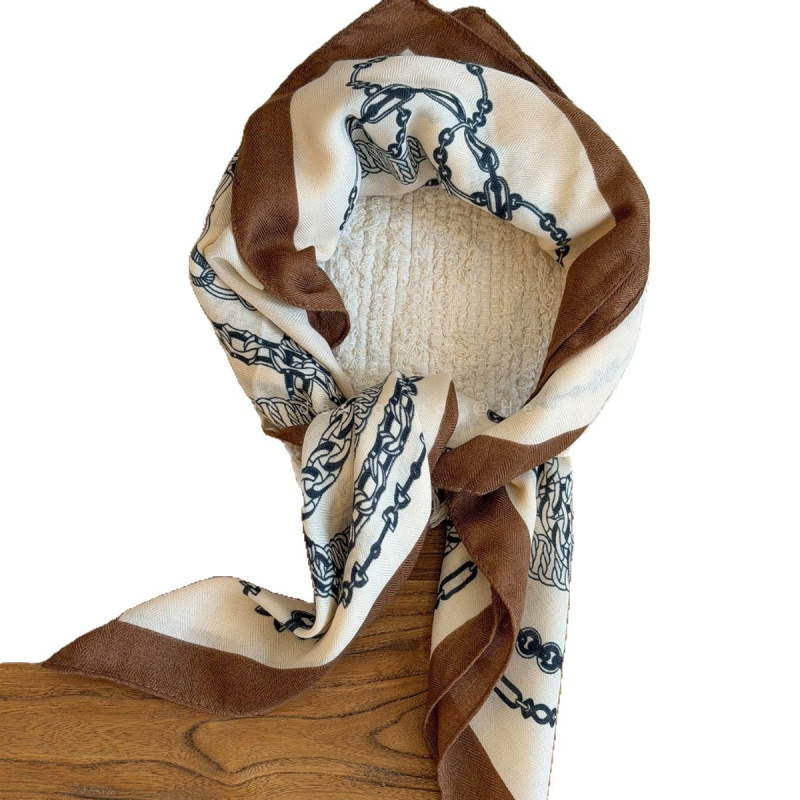 Pamukasti kvadratni šal u Old Money stilu, s rubnim šivanjem i otiskom, svestran zimski dodatak s više načina nošenja, zimsko izdanje 2025