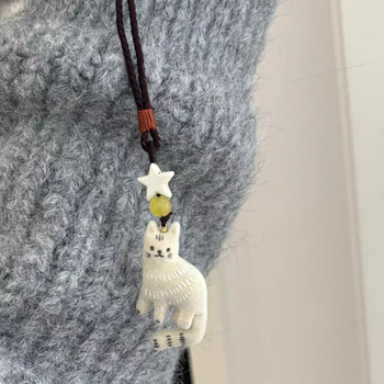 Textil nyaklánc medállal, állatmotívummal, kötéllánccal, kötött technikával