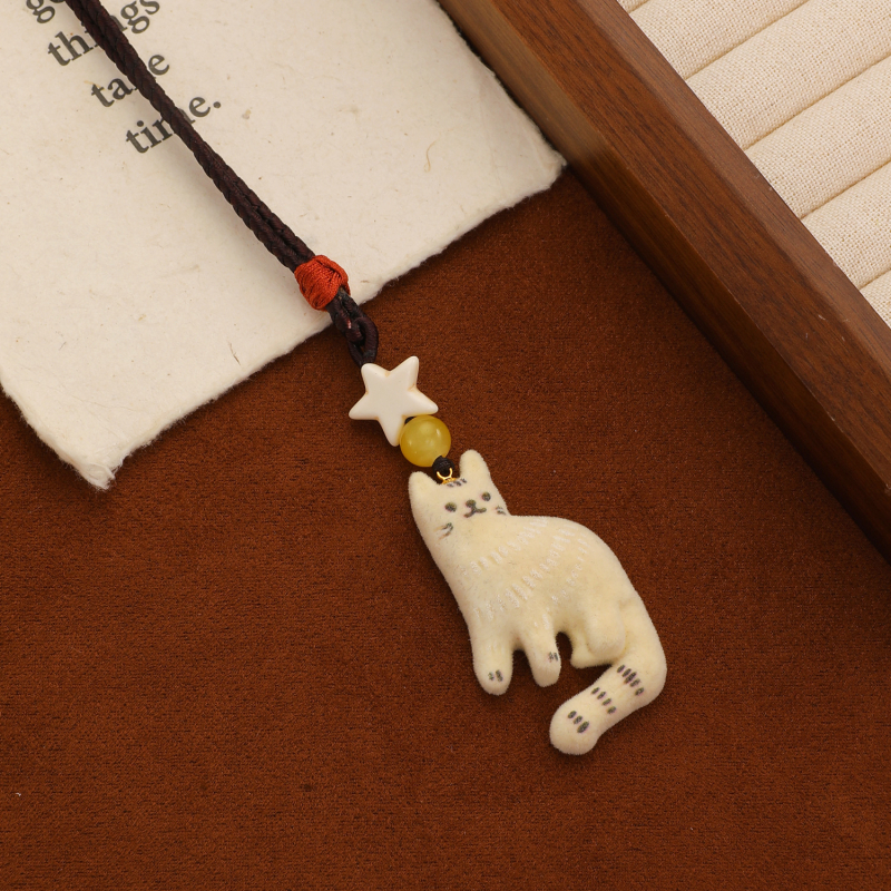 Textil nyaklánc medállal, állatmotívummal, kötéllánccal, kötött technikával