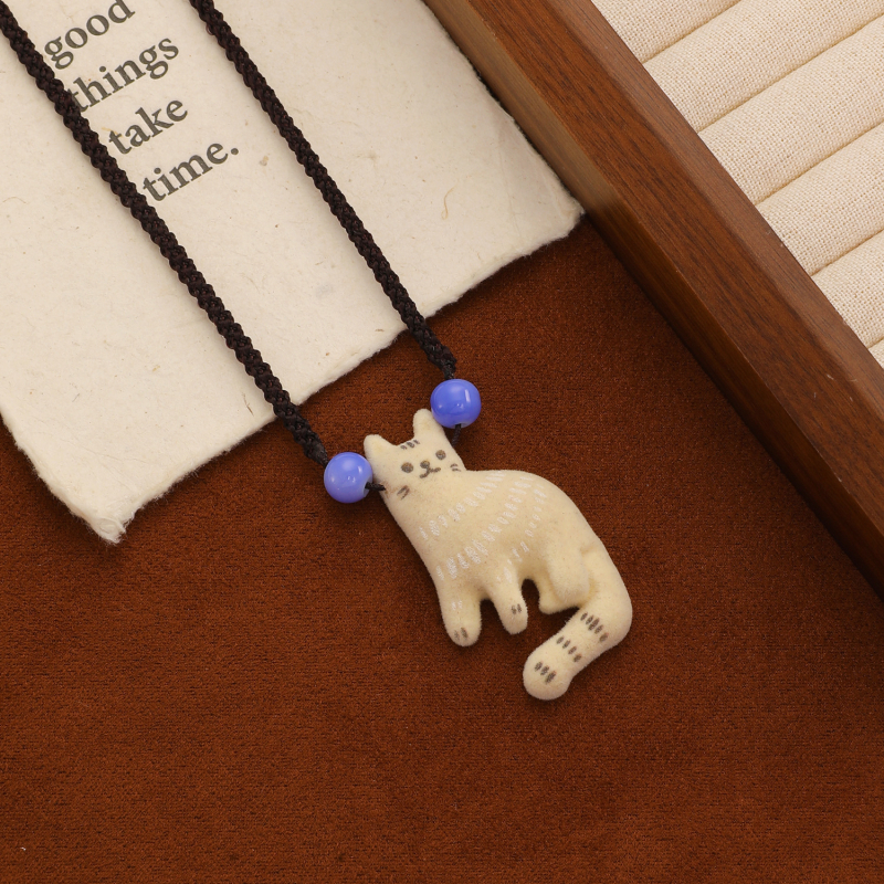 Textil nyaklánc medállal, állatmotívummal, kötéllánccal, kötött technikával