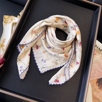 Flóra mintás kendő csipkés széllel, könnyű, lélegző pamut-len anyag, sima szövés, tavasz