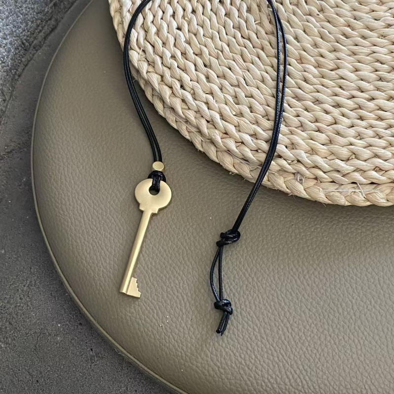 Nyaklánc a Sors kapuja kulcs medállal, ötvözet, elektroplating, INS stílus, Téli 2025