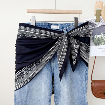 Háromszög sál, twill satin anyag, nyomtatás, Silk charm, ősz 2025