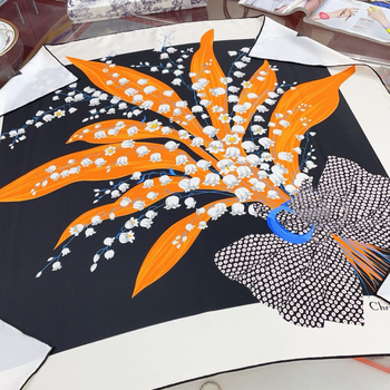 Yun Suo selyem négyszögletű sál, tavasz 2025