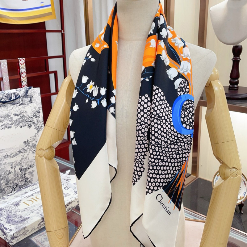 Yun Suo selyem négyszögletű sál, tavasz 2025