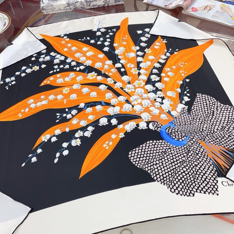 Yun Suo selyem négyszögletű sál, tavasz 2025