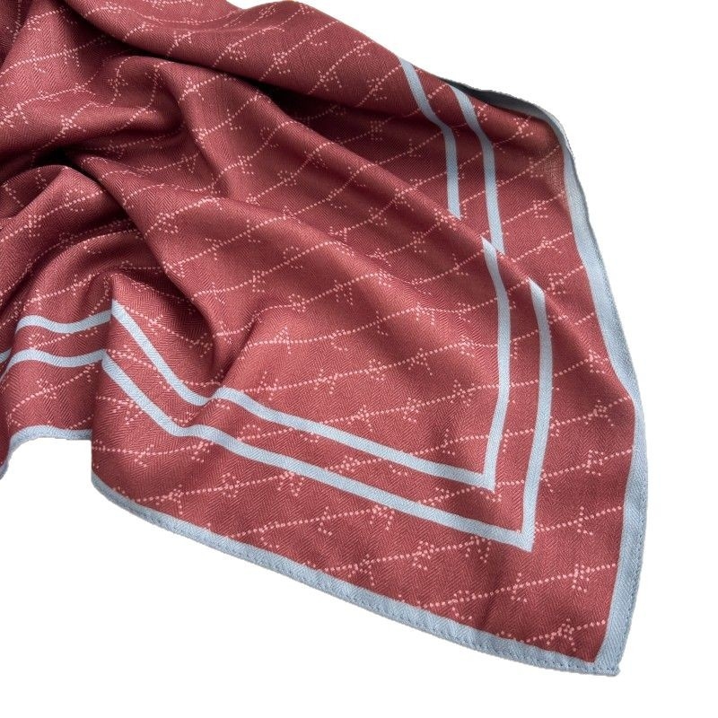 Kétoldalas nyomtatott négyzet alakú sál poliészterből, herringbone mintával