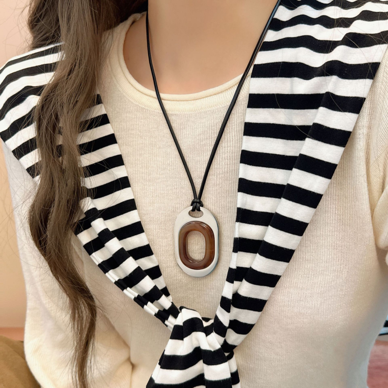 Colier din oțel titan, pandant oval, lanț standard, stil geometric și retro literar, Vara 2024