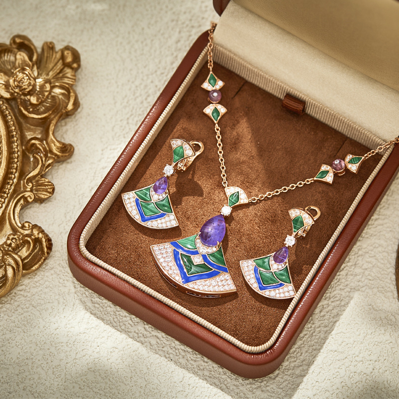 Réz nyaklánc geometriai mintával, Guangzhou eredetű, 2025 nyári kiadás, magas színvonalú stílus