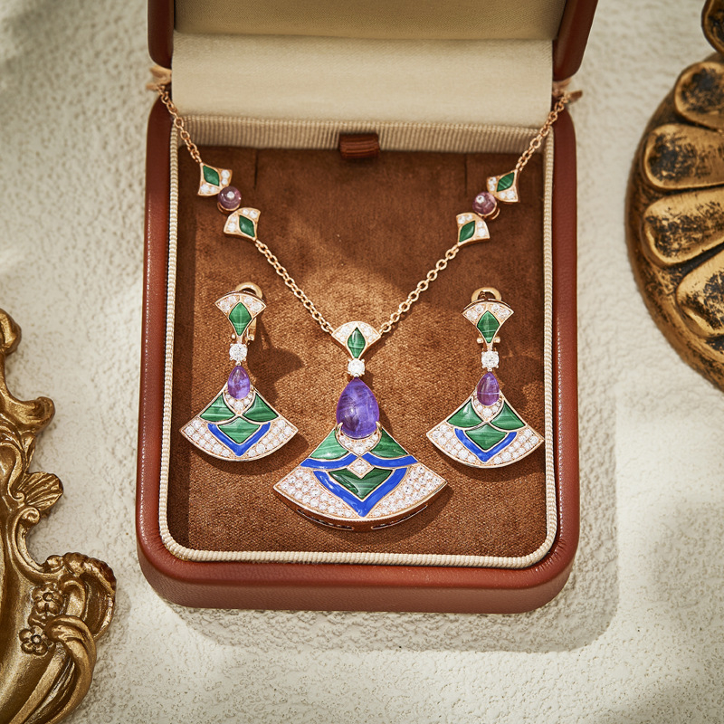 Réz nyaklánc geometriai mintával, Guangzhou eredetű, 2025 nyári kiadás, magas színvonalú stílus