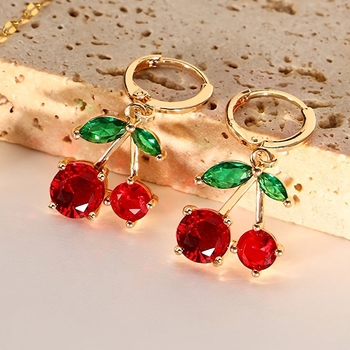 Set nakita s privjeskom trešnje: naušnice i ogrlica, glavni materijal bakar sa cirkonom, elektroplatiranje, lanac tip lip chain, privjesak od nehrđajućeg čelika