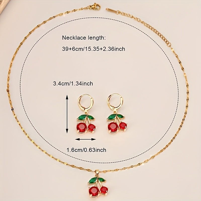 Set nakita s privjeskom trešnje: naušnice i ogrlica, glavni materijal bakar sa cirkonom, elektroplatiranje, lanac tip lip chain, privjesak od nehrđajućeg čelika