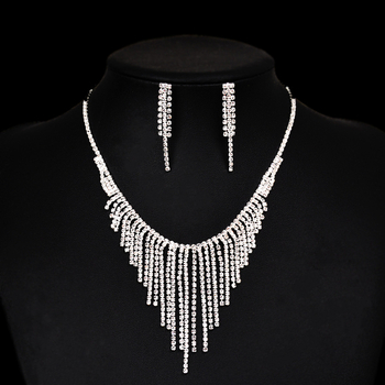 Set nakita s rhinestones i resicama — ogrlica i naušnice, uvijeni lanac, zodijak motiv