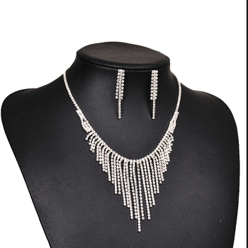 Set nakita s rhinestones i resicama — ogrlica i naušnice, uvijeni lanac, zodijak motiv