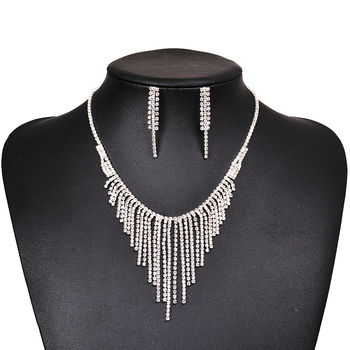 Set nakita s rhinestones i resicama — ogrlica i naušnice, uvijeni lanac, zodijak motiv