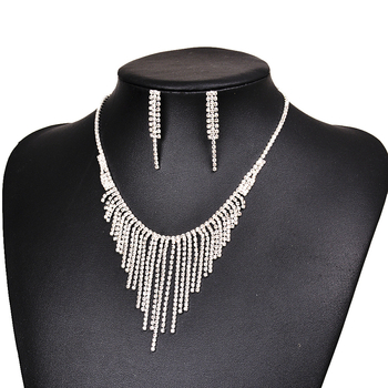 Set nakita s rhinestones i resicama — ogrlica i naušnice, uvijeni lanac, zodijak motiv