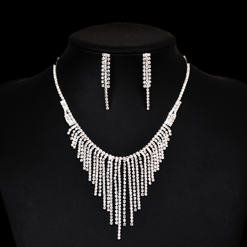 Set nakita s rhinestones i resicama — ogrlica i naušnice, uvijeni lanac, zodijak motiv