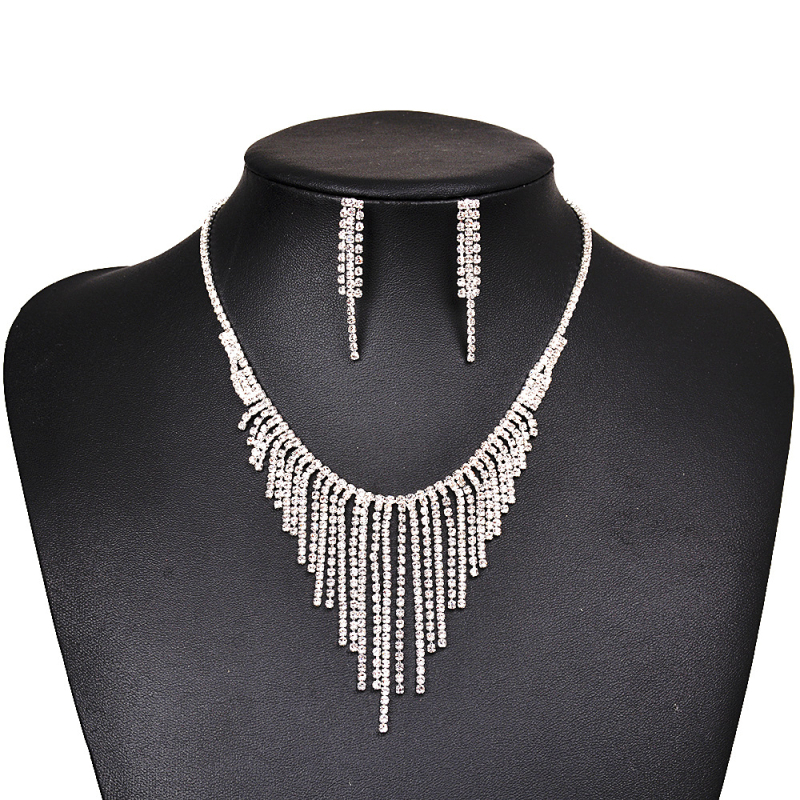 Set nakita s rhinestones i resicama — ogrlica i naušnice, uvijeni lanac, zodijak motiv
