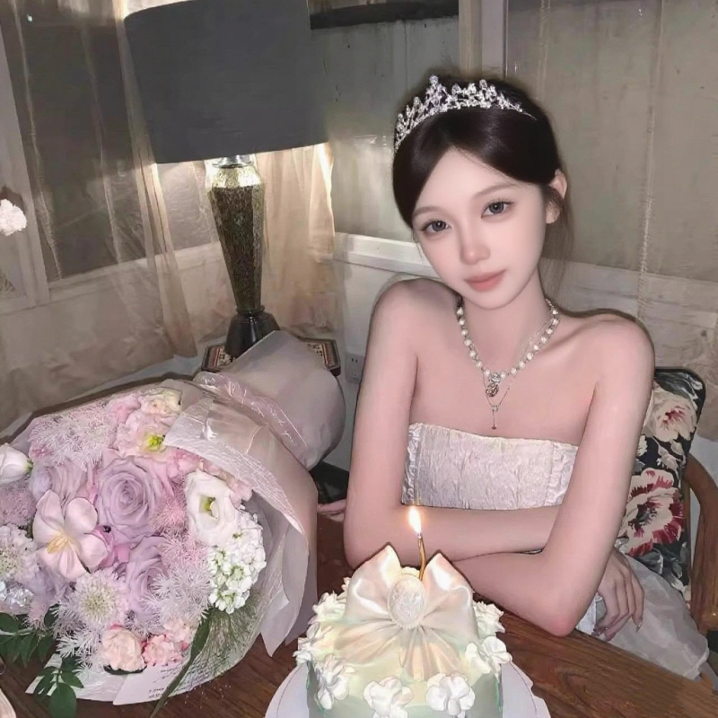 Fejdísz – könnyű luxus, nőies stílus, korona alakú, kézzel készített, alkalmas esküvőre, születésnapra vagy fesztiválra