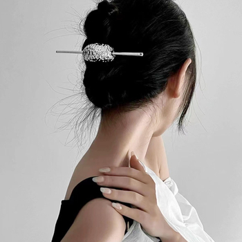 Geometrická spona do vlasov z zliatiny s dlhými strapcami a dizajnom zadnej časti pre koní chvost, inšpirovaný mesiacom; elektroplating povrch; prispôsobenie k dispozícii