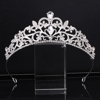 Čelenka zo zliatiny s elektroplatovaným povrchom a krištálmi, štýl koruny