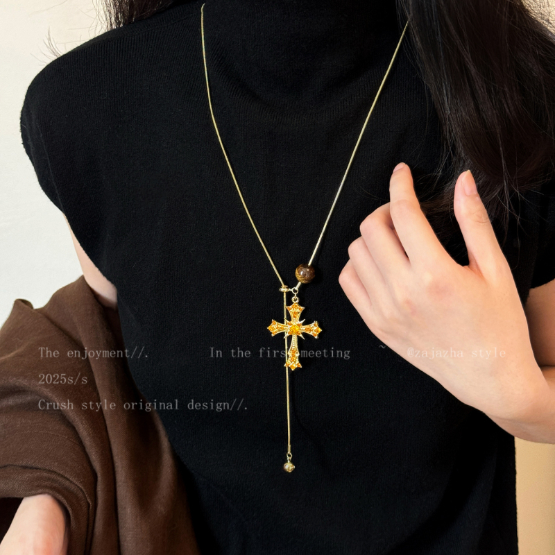 Náhrdelník s krížom a dlhým reťazcom na svetru, nastaviteľná dĺžka 71–80 cm, zliatina, hadia kosť reťaz, INS štýl