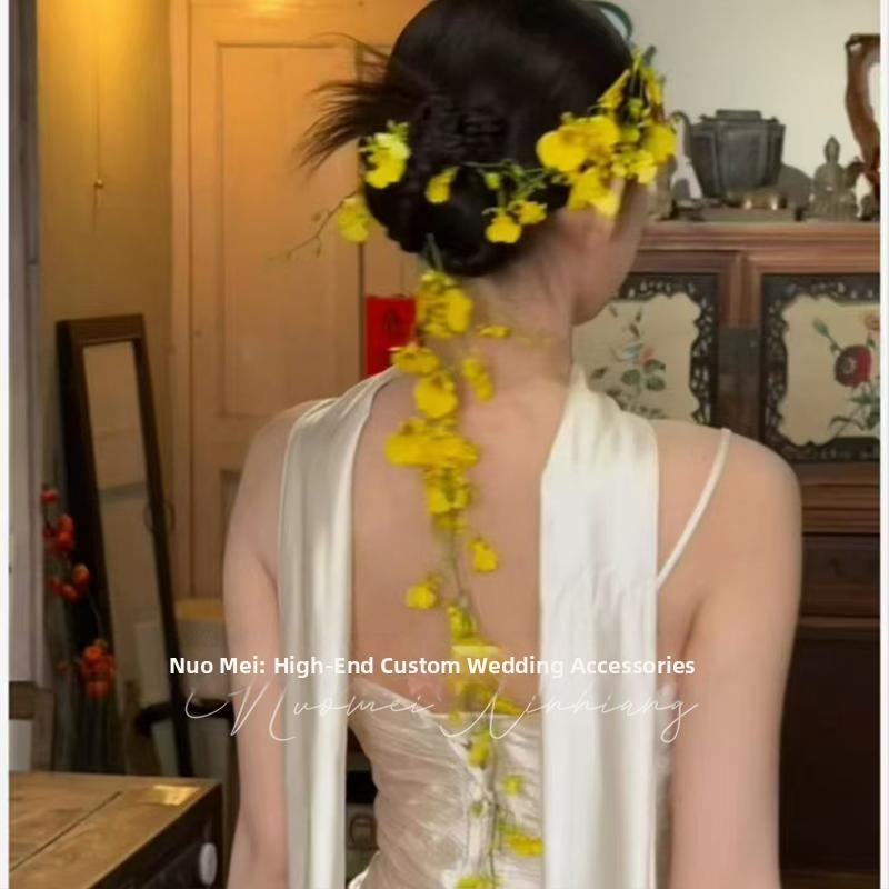 Gyermekeknek szóló hajtű — fémből készült orchideás dísz, fotókellék, menyasszonyi hajdísz