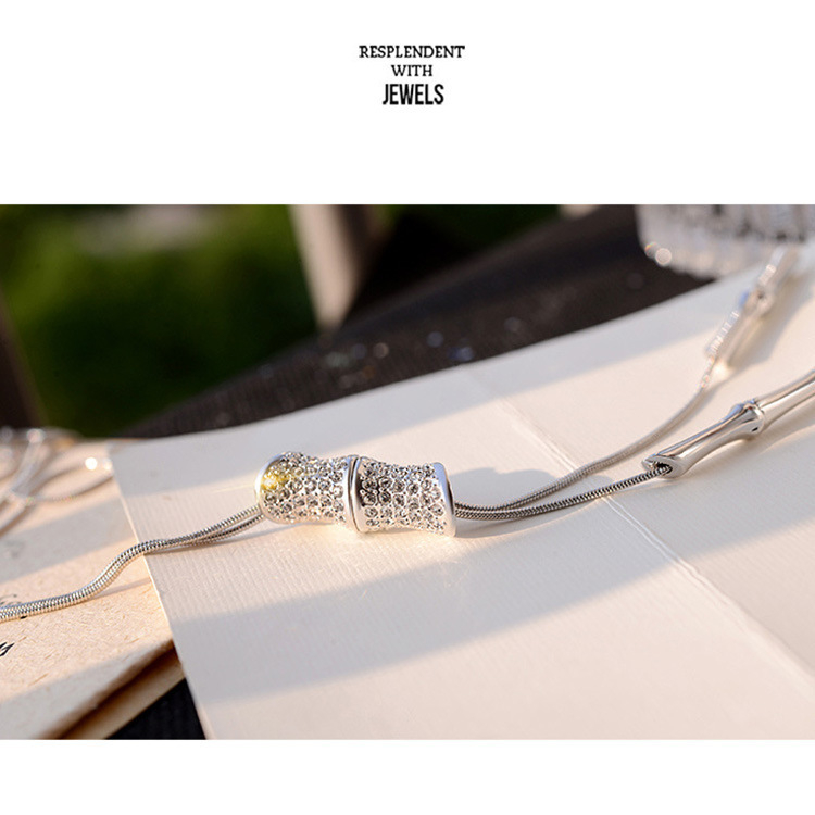 Sieviešu džempera ķēde ar bambusa pūkām, kaklarota, čūskas kaula ķēde, daudzslāņaina ar kulonu, kulona materiāls sakaļķe, mozaīkas akmeņi