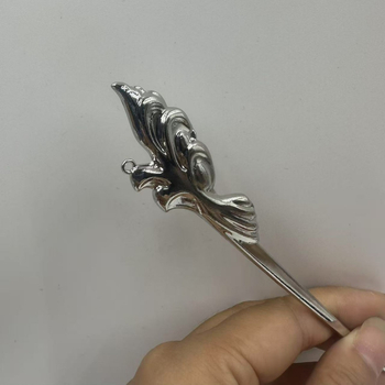 Kovová spona do vlasov s karikatúrnymi postavičkami, galvanický povlak, samostatne balená, vhodná ako darček na sviatok.