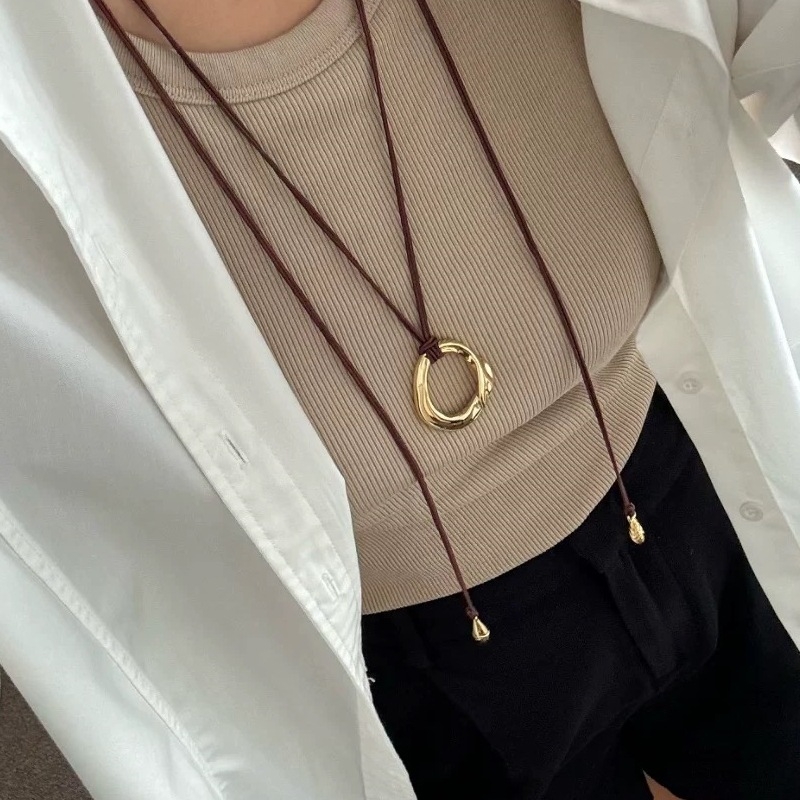 Ogrlica s kubanskim lancem, geometrijski privjesak, miješani materijali, elektroplatiranje, retro stil