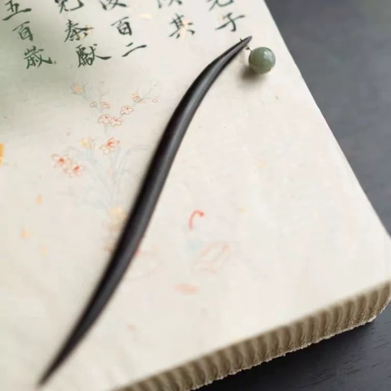 Drevená antická spona do vlasov s kvetinovým motívom, doplnok pre Hanfu štýl