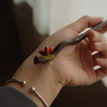 Yingbao Clește de păr disc din lemn, stil retro, cu design de fasole roșie — accesorii Hanfu, ambalaj separat