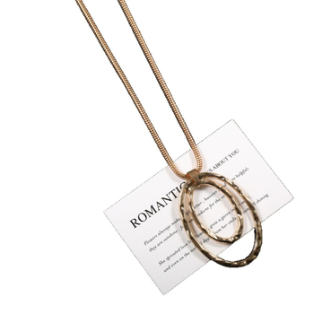 Ilga pulovera ķēde no sakausējuma; čūsku ķēdes stila; apkārtmērs 81 cm un vairāk; ģeometriska forma