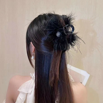 Geometriai alakú tollmintás hajcsat, akrilból, elektroplakált felülettel