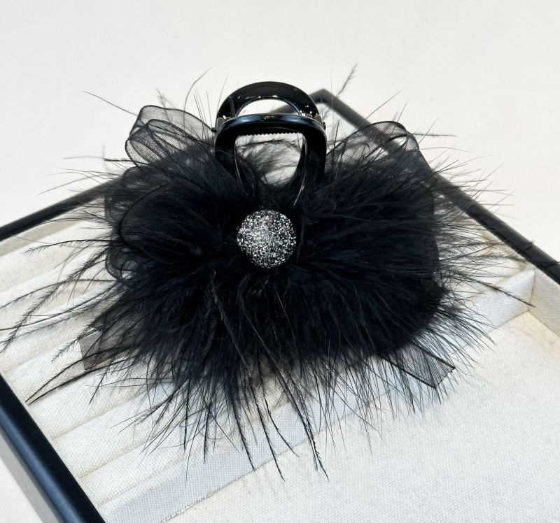 Geometriai alakú tollmintás hajcsat, akrilból, elektroplakált felülettel