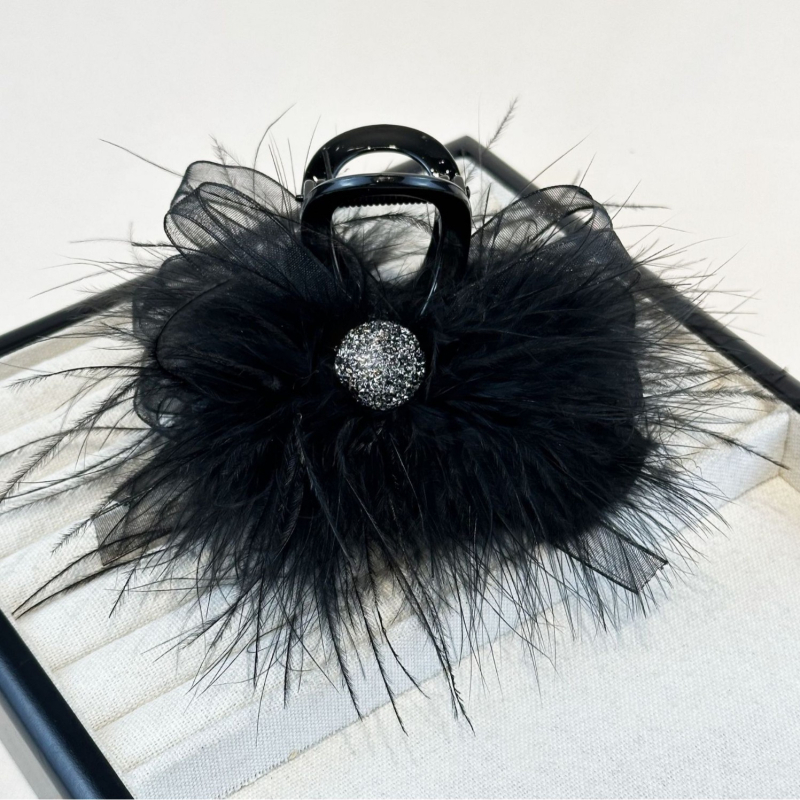 Geometriai alakú tollmintás hajcsat, akrilból, elektroplakált felülettel