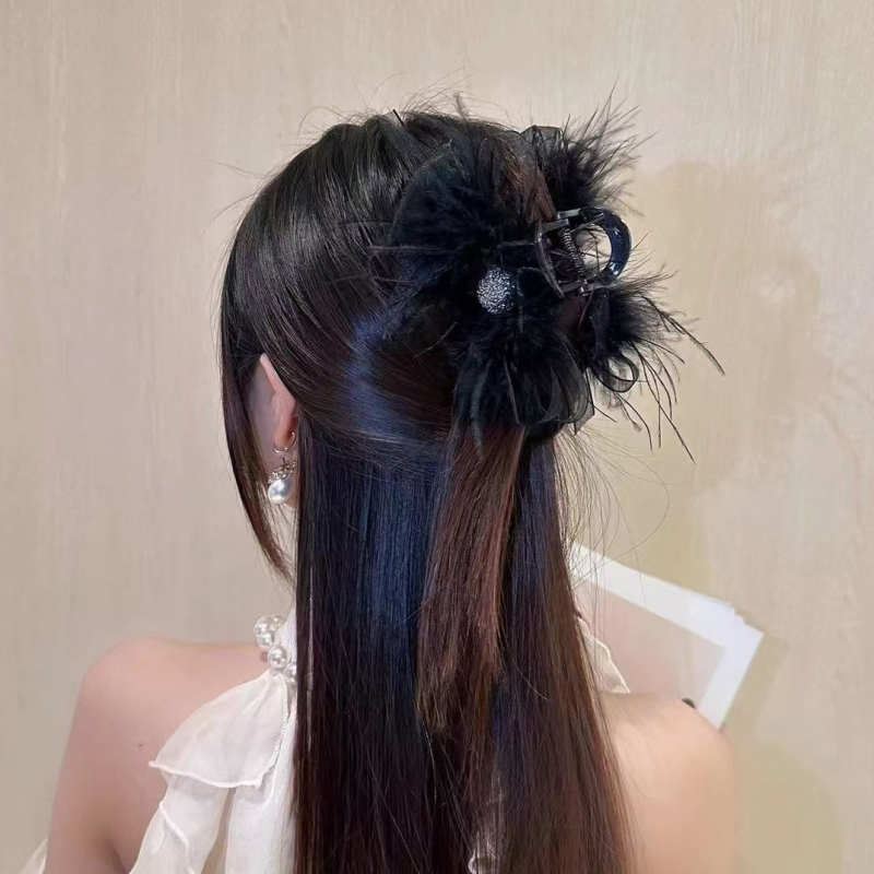 Geometriai alakú tollmintás hajcsat, akrilból, elektroplakált felülettel