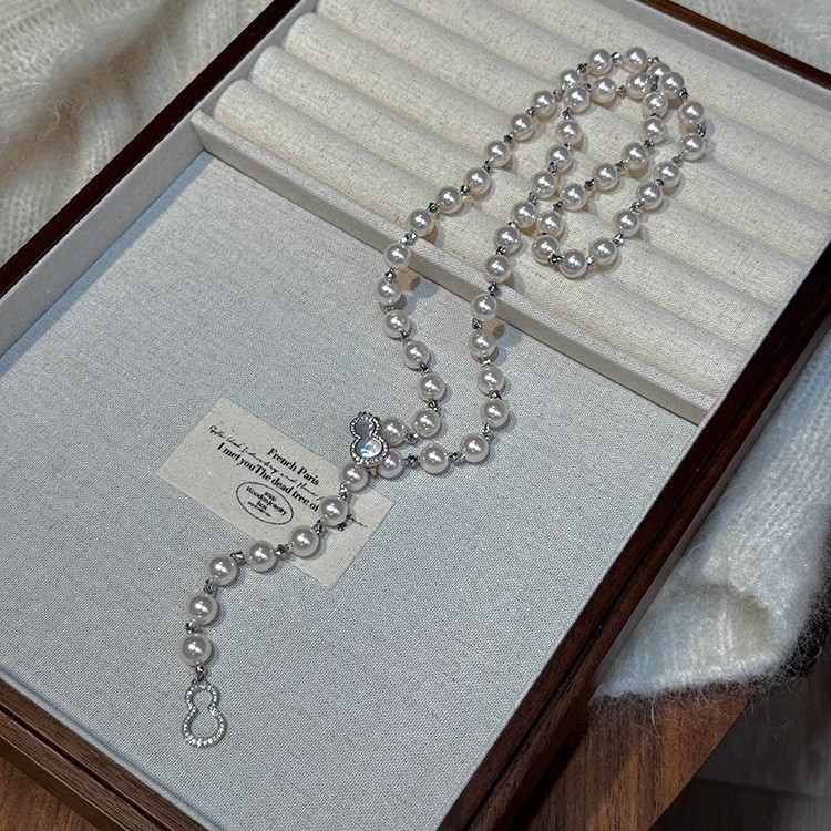 Colier cu perle artificiale, pandantiv din mother-of-pearl, închizătoare în formă de dovleac, lanț lung cu perle, 61-70 cm, electroplacare