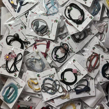 Hajgumi lófarokhoz, kézzel készített, anyag: zsinór, tél 2023, fejfedő kiegészítő