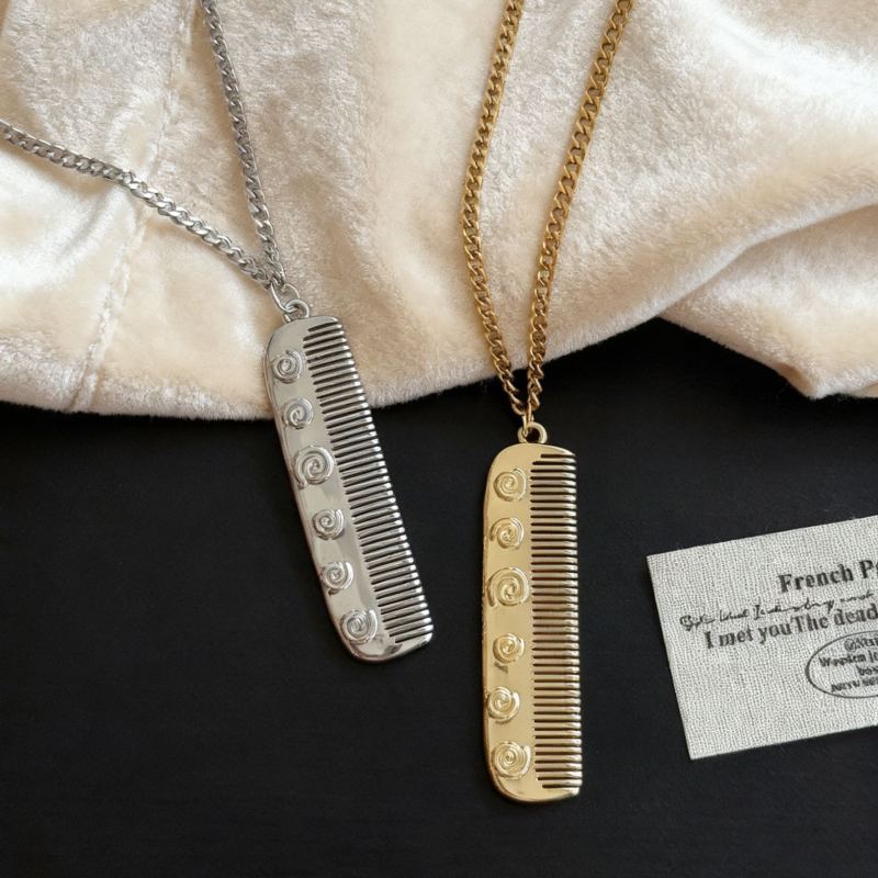 Colier din oțel titan cu pandantiv din aliaj de zinc, lungime 61–70 cm, greutate 13 g, placare electrolitică, stil lux discret