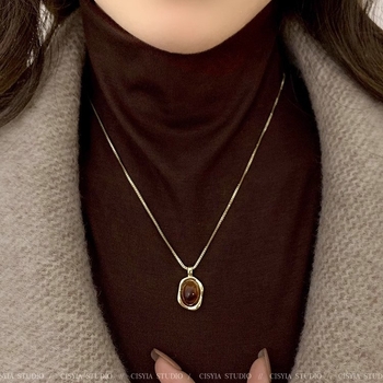 Ogrlica s ključnom lancem, duljina 41–50 cm, slojeviti dizajn, bakrena osnova, privjesak od zlitine