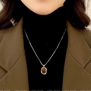 Ogrlica s ključnom lancem, duljina 41–50 cm, slojeviti dizajn, bakrena osnova, privjesak od zlitine