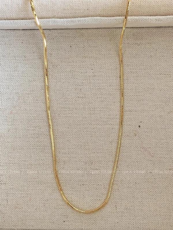 Ogrlica s ključnom lancem, duljina 41–50 cm, slojeviti dizajn, bakrena osnova, privjesak od zlitine