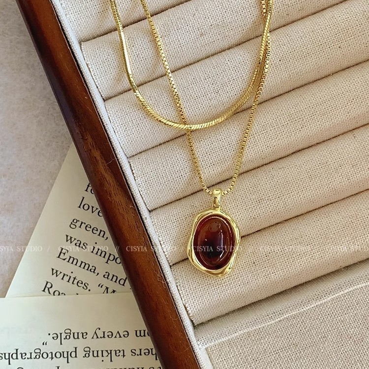 Ogrlica s ključnom lancem, duljina 41–50 cm, slojeviti dizajn, bakrena osnova, privjesak od zlitine