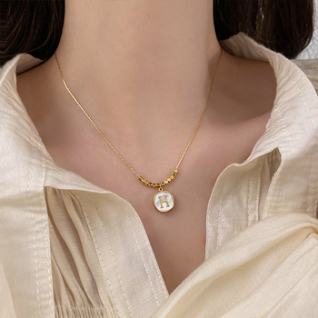 Colier minimalist din oțel de titan, pandantiv în formă de literă H într-un mic pătrat, lanț șarpe